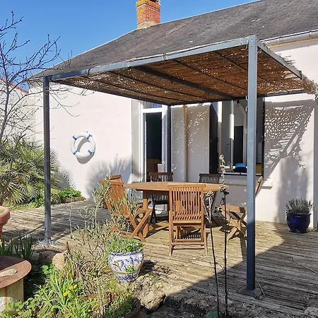 Maison Au Bord Du Plan D'eau - 6 Pers. - Fr-1-194-460